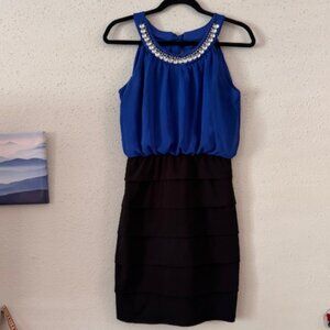 Vestido Azul con Pedrería y Falda Negra (Elegant and feminine dress)